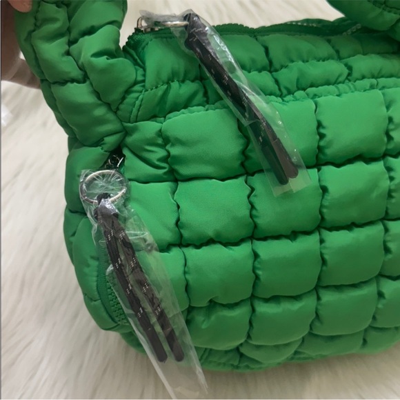 SOLD. DO NOT BUY. FP Movement Quilted Puffer Shoulder Bag Kelly Green - Picture 5 of 13